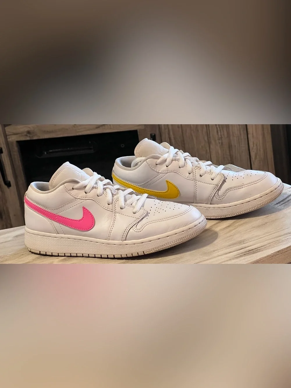 Air Jordan 1 Low White Neon Multicolor Swoosh 5Y Women’s 6.5 CW7035-100